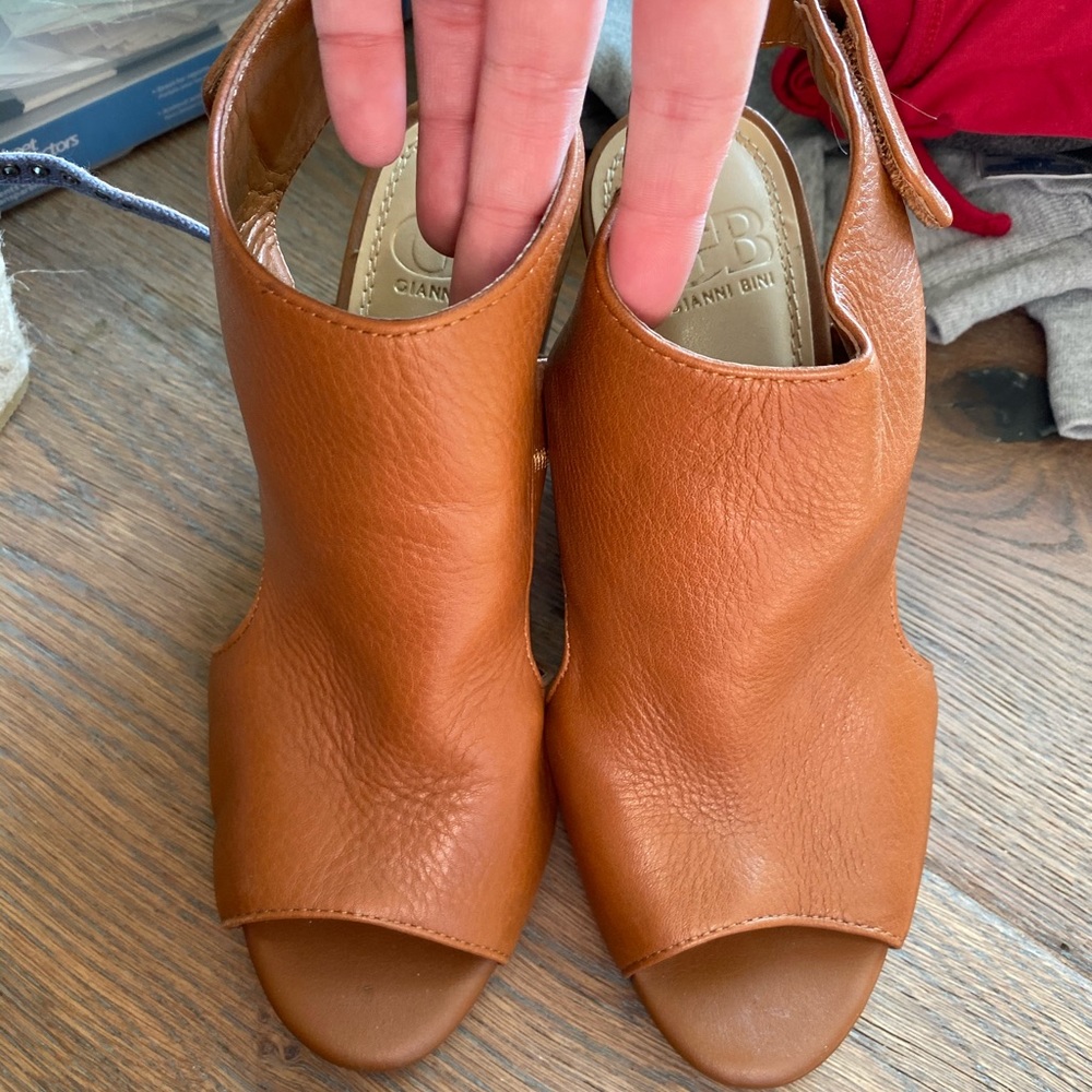 Gianni Bini chunky heel, peep toe shoes